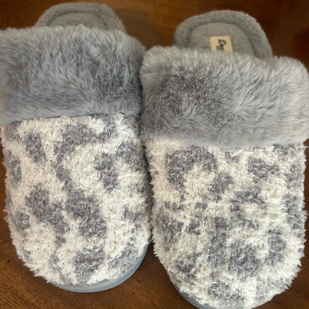 Dearfoams Soft Gray Slippers 🩶
